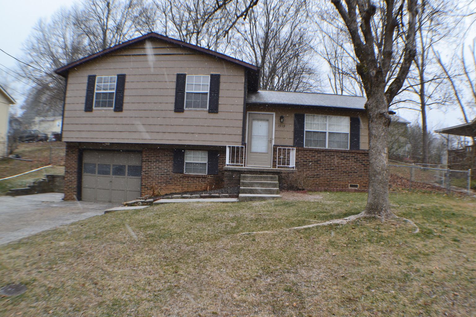 1919 Cecil Johnson Rd 128 Whispering Oaks Dr